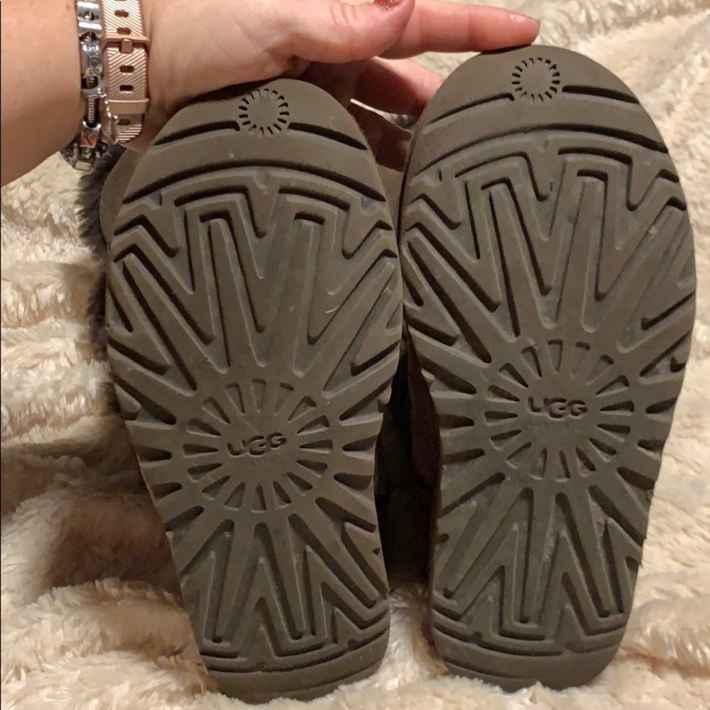 Brown Bailey Button Uggs Sz. 6 Euc - image 3